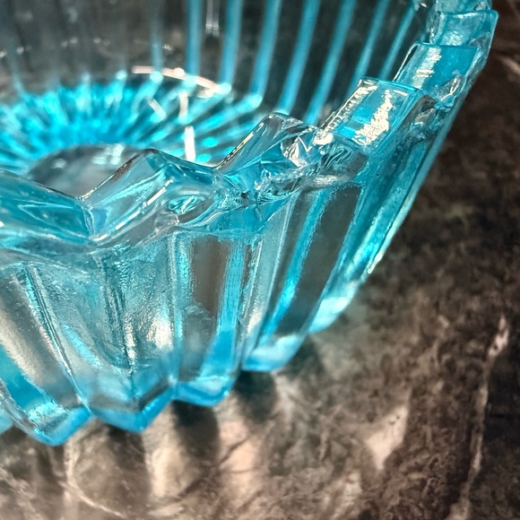 Blue Glass Swan Trinket Dish - Picture 12 of 16